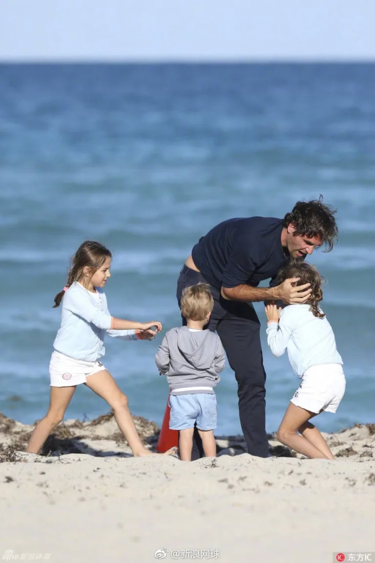 Roger Federer’s Cherished Moments: Beach Fun with His Children