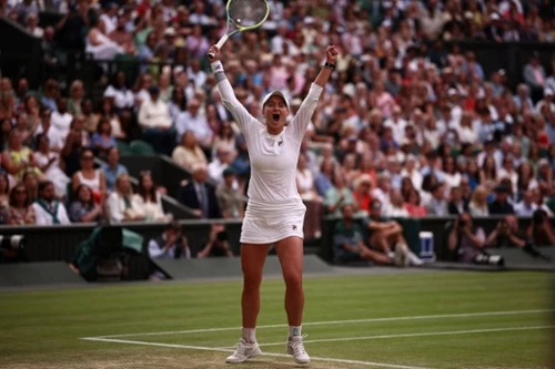 Dramatyczna końcówka finału Włoszki z polskimi korzeniami. Sensacyjna triumfatorka Wimbledonu