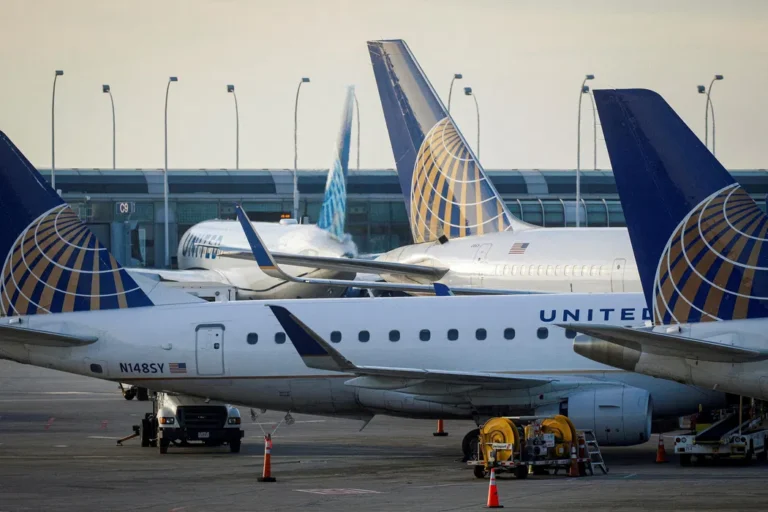 United Airlines Q3 profit outlook disappoints amid industrywide discounting pressure