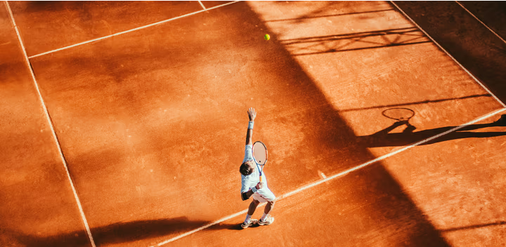 Polski tenis w rozkwicie. Sukcesy, partnerstwa i rosnąca popularność