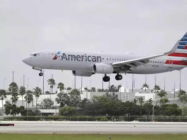 American Airlines flight drops over 15,000 feet in just 3 minutes, passenger reveals harrowing experience