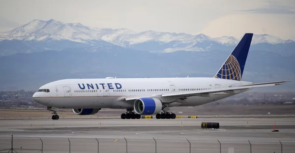 United Airlines changes crew flight policy after forcible removal fiasco