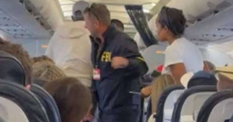 Terrell Davis’ lawyer releases video of United plane handcuffing incident, announces plans to sue airline