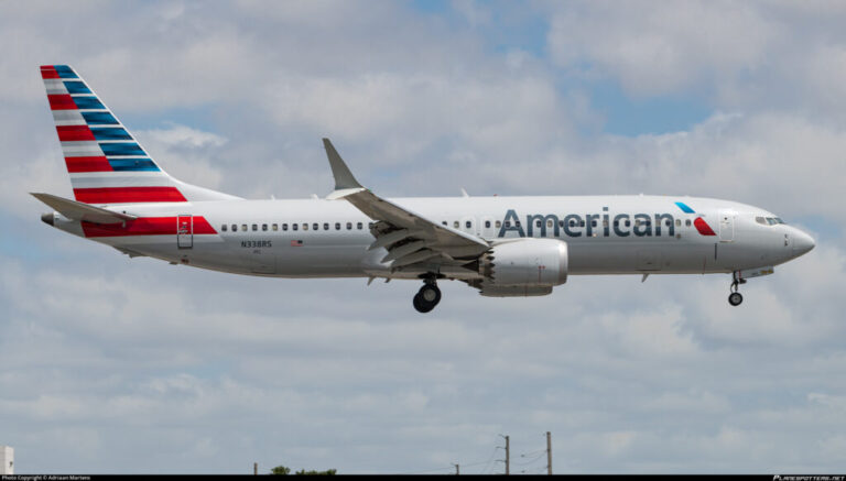 American Airlines AA2131 New York-Miami Declares Emergency