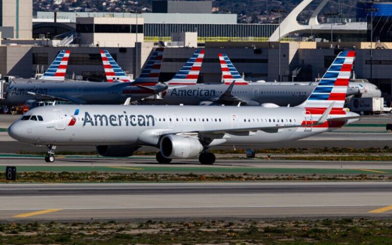 US judge jails American Airlines PAX who tried to open exit door midflight