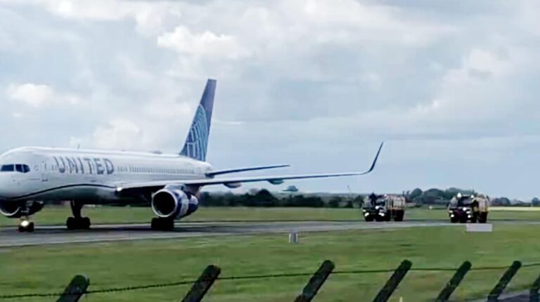 United Airlines #UA119 to Chicago turned around over Atlantic for an emergency landing in Dublin