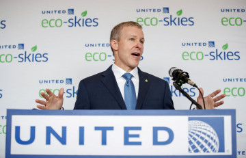 “United Airlines Faces Class-Action Lawsuit Over Alleged Mismanagement of Flight Delays”