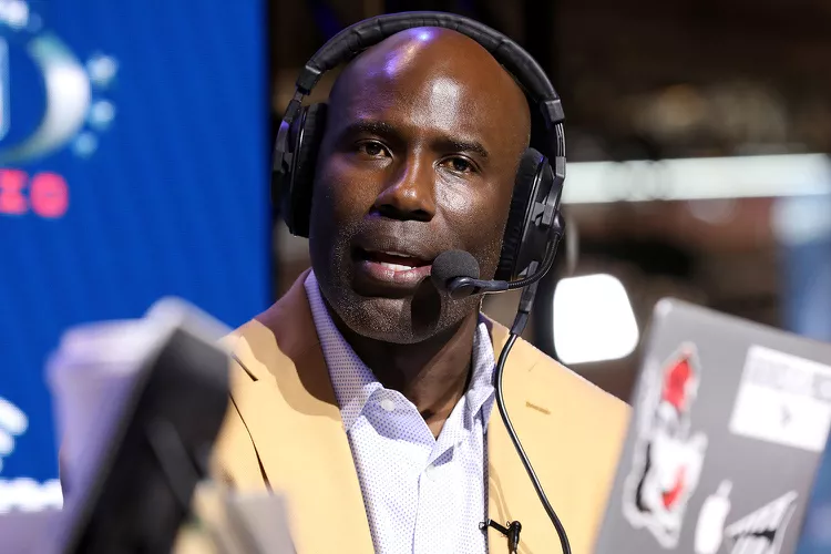 United Airlines Apologizes to Terrell Davis and Fires Flight Attendant Who Claimed the NFL Star ‘Hit’ Him