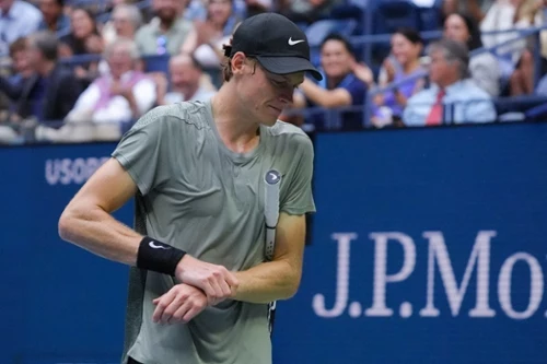 Dramatyczny półfinał US Open, Jannik Sinner ucierpiał. Pomoc medyczna dla obu tenisistów