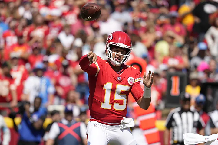 Modern Family star states Patrick Mahomes’ ambitions to move above Tom Brady