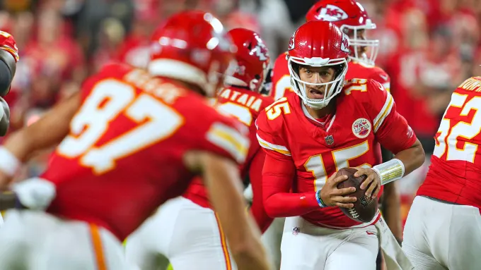 Kansas City Chiefs star quarterback Patrick Mahomes won’t endorse Trump or Harris |