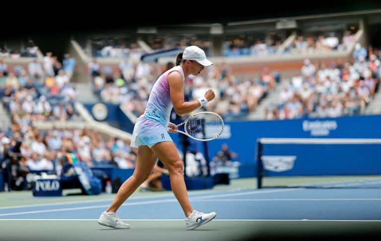 Iga Świątek w IV rundzie US Open. Gładkie zwycięstwo nad Rosjanką [ZAPIS RELACJI]